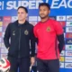Pelatih Bhayangkara Presisi Lampung FC Paul Munster (kiri) bersama pemainnya Aqil Savik (kanan) saat konferensi pers prapertandingan di Stadion GBT Surabaya, Jawa Timur, Jumat (13/2/2026)