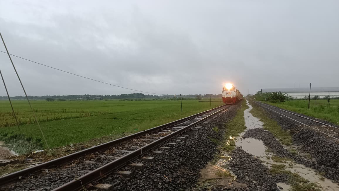 jalur KA antara Stasiun Tegowanu - Stasiun Brumbung