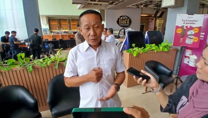 Ketua DPRD : Risiko Tinggi, Jembatan Darurat Amblas Kena Banjir Kini Dibangun Warga