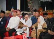 Momen Agustina Dampingi Sinta Nuriyah saat Sahur di Pura Giri Natha Semarang