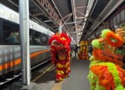 Sambut Tahun Baru Imlek, Atraksi Barongsai Hibur Pelanggan KA di Stasiun Semarang Tawang