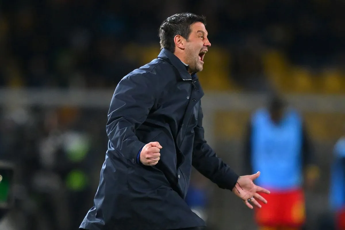 Pelatih Inter Milan, Cristian Chivu merayakan kemenangan 2-0 timnya atas Lecce