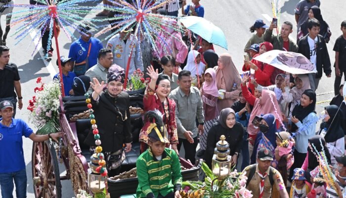 Ribuan Warga Semarang Antusias Saksikan Tradisi Kirab Budaya Dugderan 2026