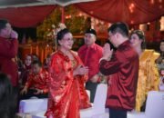 Rayakan Imlek 2577, Walikota Agustina Sapa Warga di Sam Poo Kong