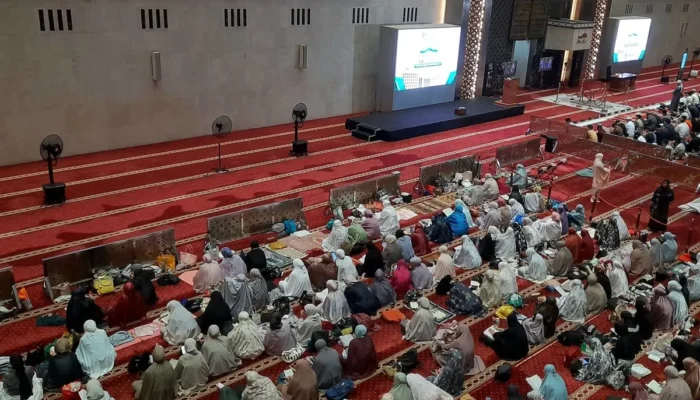 Ruang Server Terbakar, Jamaah Solat Tarawih di Masjid Istiglal dalam Kondisi Aman