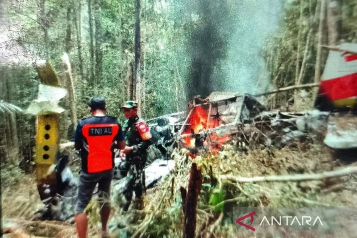 Insiden pesawat pengangkut bahan bakar minyak (BBM) yang mengalami kecelakaan di Pa’ Belaban di lokasi Pa’ Betung, Kecamatan Krayan Timur, Kabupaten Nunukan, Kalimantan Utara, Kamis (19/2/2026)