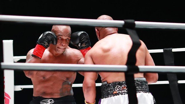 Mike Tyson akan menghadapi Floyd Mayweather Jr. dalam laga ekshibisi.