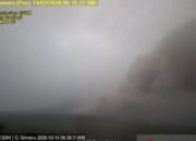 Gunung Semeru Kembali Luncurkan Awan Panas, Warga Diminta Waspada