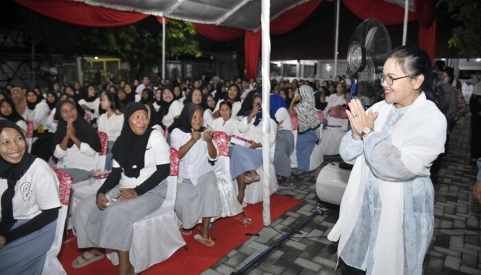 Pererat Silaturahmi, Wali Kota Semarang, Agustina Tarling dan Bagikan 300 Al-Qur’an di Lapas Perempuan Bulu