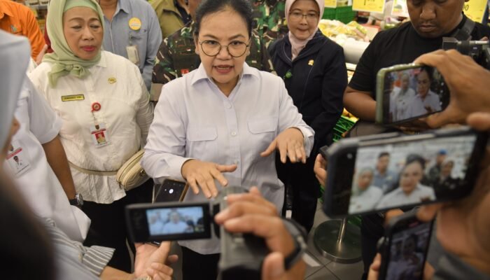Pemkot Semarang Lakukan Pembersihan dan Perbaikan Darurat Sarpras Warga Terdampak Jebolnya Tanggul Sungai Plumbon