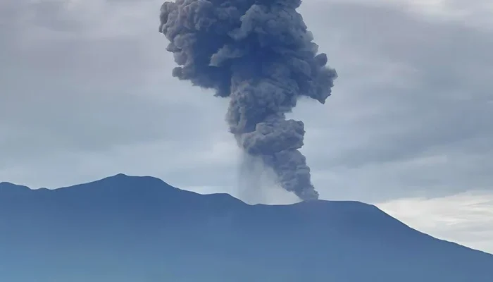 Gunung Marapi di Sumbar Erupsi, Letusan Abu Setinggi 1,6 Kilometer