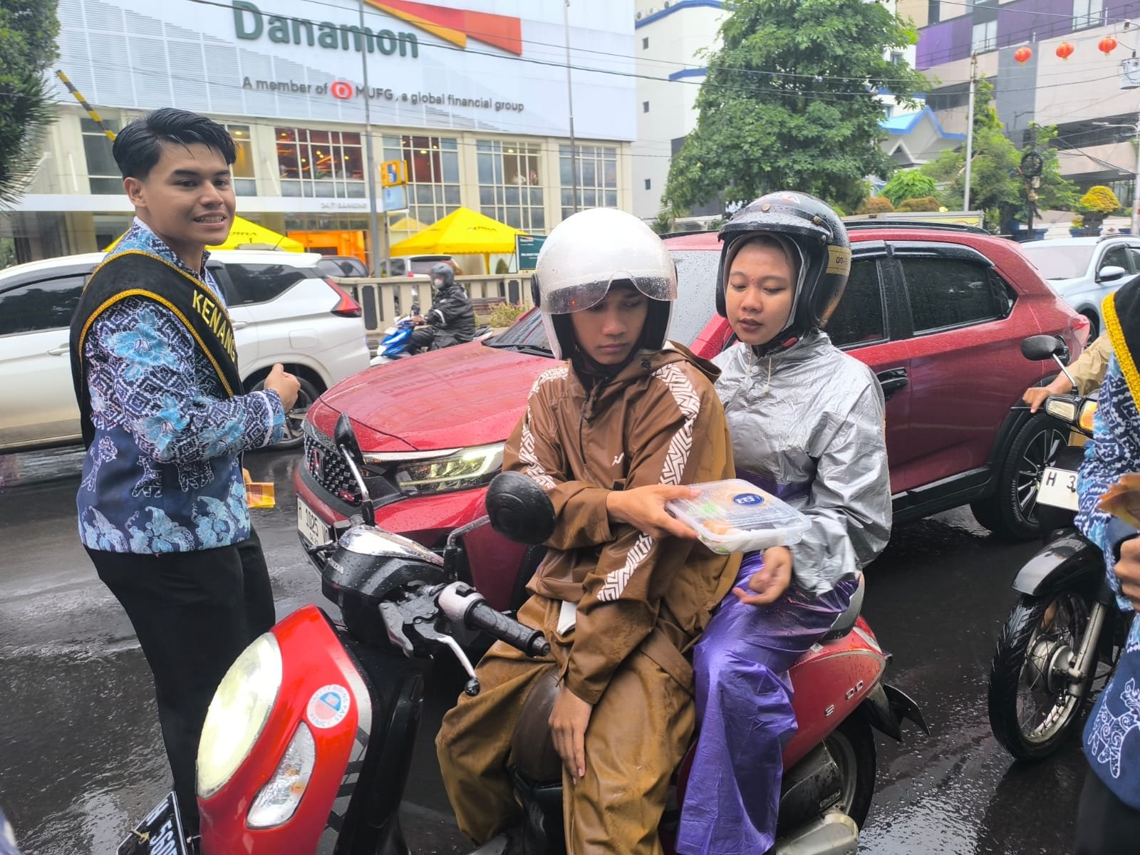 Denok -Kenang Semarang membagikan takjil