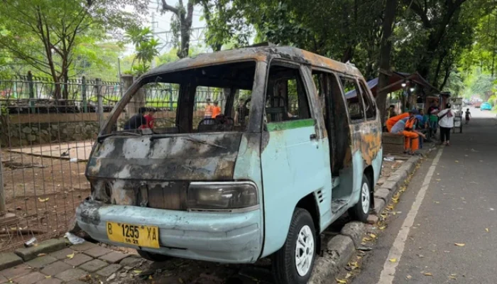Emosi Ditegur saat Serobot Antrean Ngetem, Sopir Angkot di Tanah Abang Tega Bakar Temannya