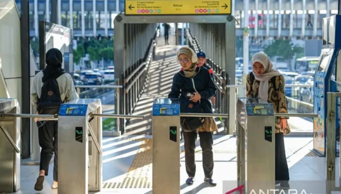 Hore, Jumat Ini Naik Transjakarta Hanya Rp 1