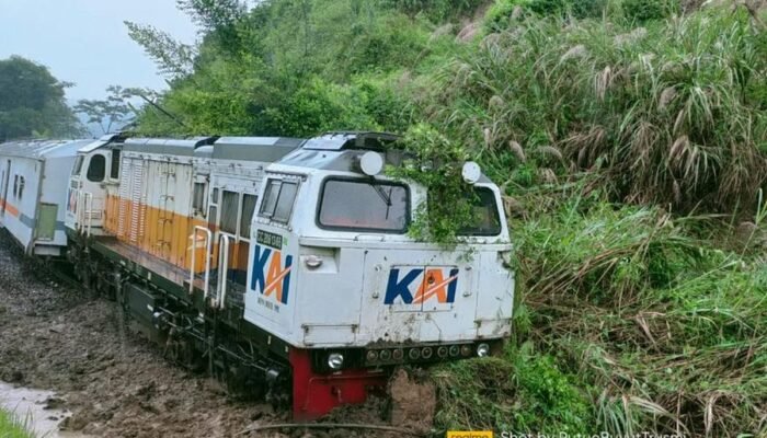 Imbas Longsor di Jalur Maswati-Sasaksaat, Perjalanan Dua KA Dialihkan ke Bus dan Whoosh