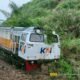 kereta Api 174 Ciremai anjlok usai lokomotif rangkaian kereta tersebut menabrak material longsor yang menutup jalur