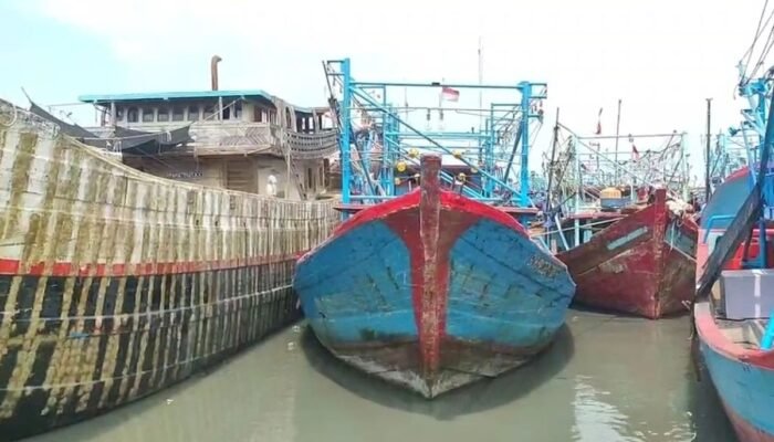 Buntut BBM Langka, Ribuan Nelayan Cirebon Berhenti Melaut Selama Sebulan