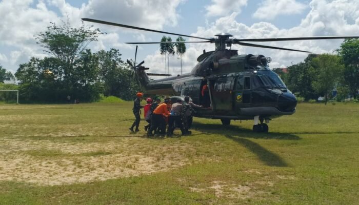Semua Korban Insiden Helikopter Jatuh di Kalbar Dievakuasi, Delapan Orang Tewas