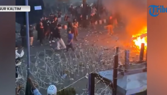 Tuntut Transparansi Anggaran, Demo Ribuan Orang di Kantor Gubernur Kaltim Berujung Ricuh