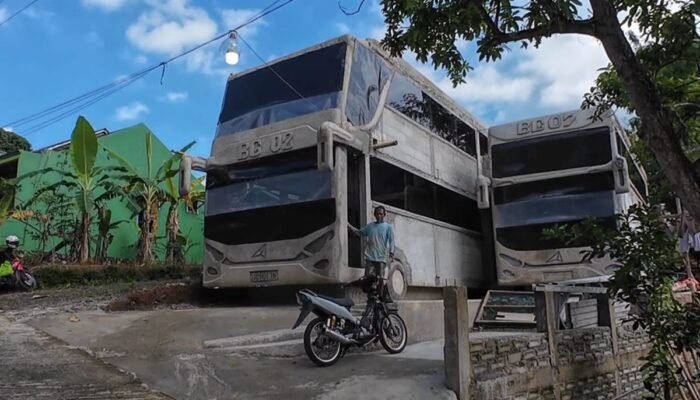Nyeleneh, Tukang Bangunan di Wonogori Bangun Rumah Pribadi Mirip Bus AKAP