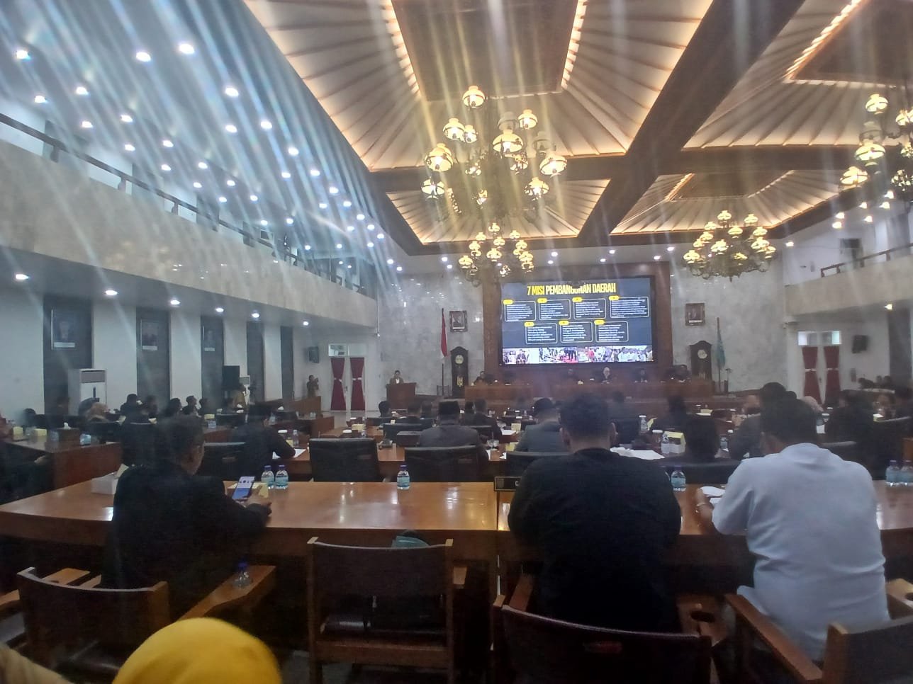 Walikota Semarang, Agustina Wilujeng saat memaparkan LKPJ Walikota di rapat Paripurna.