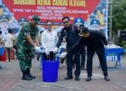 Jutaan Batang Rokok Ilegal dan Ribuan Minuman Beralkohol di Semarang Dimusnahkan