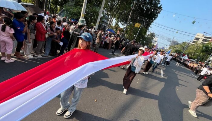 Pertebal Nasionalisme, Merah Putih Sepanjang 100 Meter Terbentang di Karnaval Paskah Kota Semarang