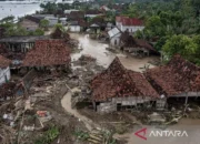 Dampak Tanggul Sungai Tuntang Jebol, Ribuan Warga Demak Mengungsi