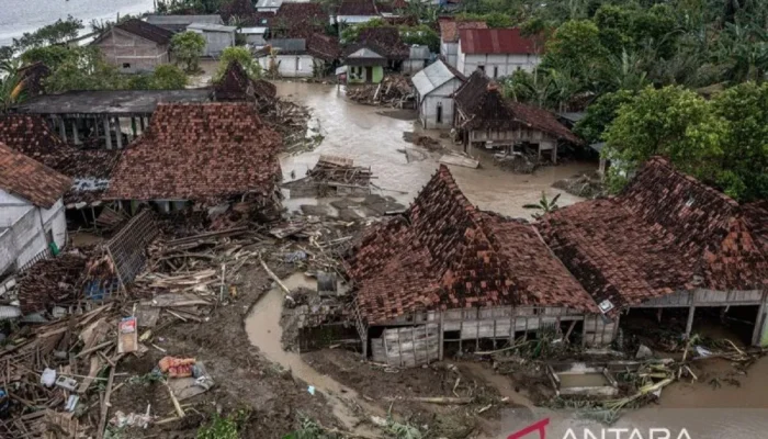 Dampak Tanggul Sungai Tuntang Jebol, Ribuan Warga Demak Mengungsi