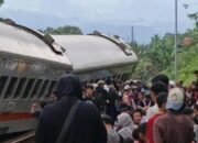 Evakuasi Tiga Gerbong KA Bangunkarta Anjlok di Bumiayu, KAI Kerahkan Crane