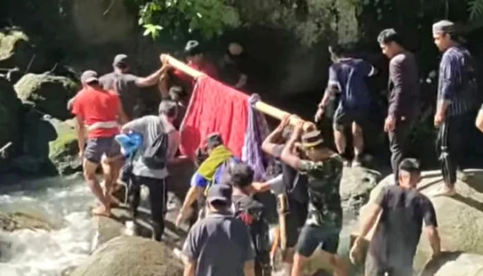 Ibu Hamil di Polman Sulbar Ditandu 9 Km ke RS, Bayi Meninggal Dunia