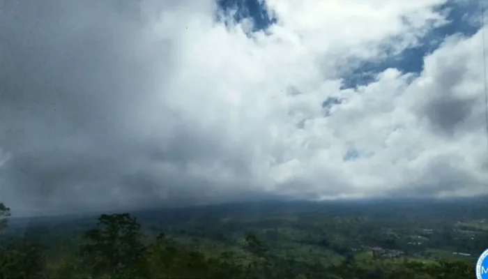 Gunung Semeru Erupsi Sempat Luncurkan Awan Panas