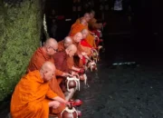 Belasan Aliran Bawa Air Berkah Waisak di Umbul Jumprit Simbol Kesucian Batin Umat Buddha