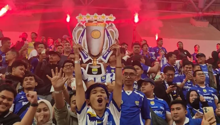 Euforia Bobotoh Ambayar di GBLA Usai Persib Juara Liga Beruntun
