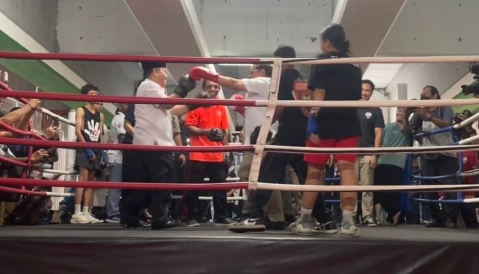 Resmikan Ring Tinju Pasar Rebo, Pramono Ajak “Duel” Anggota DPRD DKI