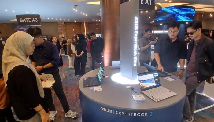 Hadirkan Perangkat Bisnis IA, ASUS ExpertBook Ultra Idaman Profesional Modern