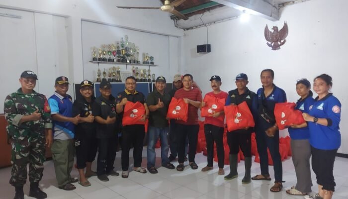 Respon Cepat, Wali kota Agustina Salurkan Bantuan Untuk Korban Banjir Mangkang dan Purwoyoso