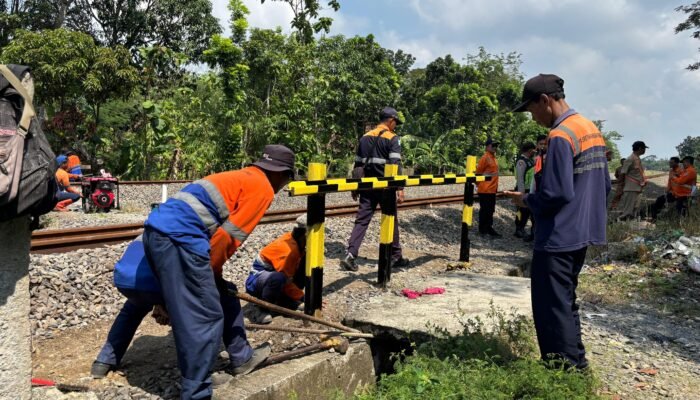 Demi Keselamatan, KAI Daop 4 Semarang Tutup Perlintasan Sebidang yang Tidak Dijaga