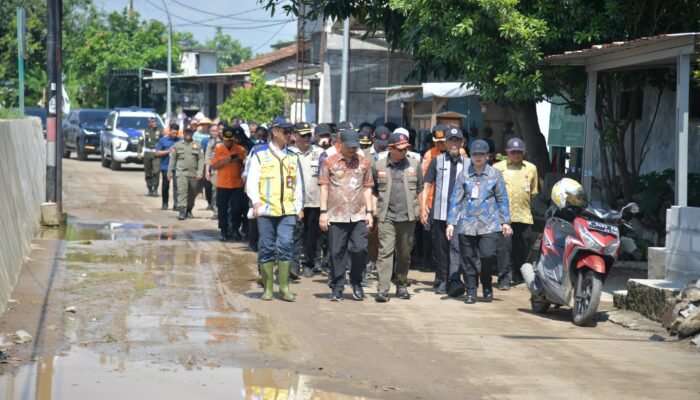 Dampingi Kepala BNPB di Lokasi Banjir Mangkang Kulon, Walikota Agustina Tegaskan Tuntaskan Pembebasan Lahan