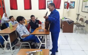 Guru Seni Musik SMP Nasima Semarang, berhasil meraih Juara I Lomba Cipta Lagu/Mars MTQ Tingkat Nasional