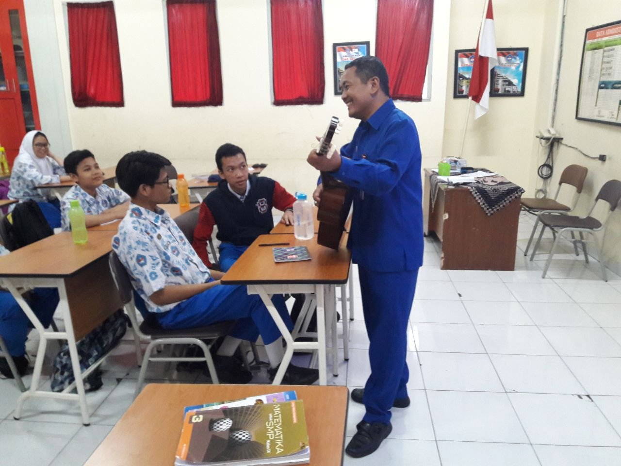 Guru Seni Musik SMP Nasima Semarang, berhasil meraih Juara I Lomba Cipta Lagu/Mars MTQ Tingkat Nasional