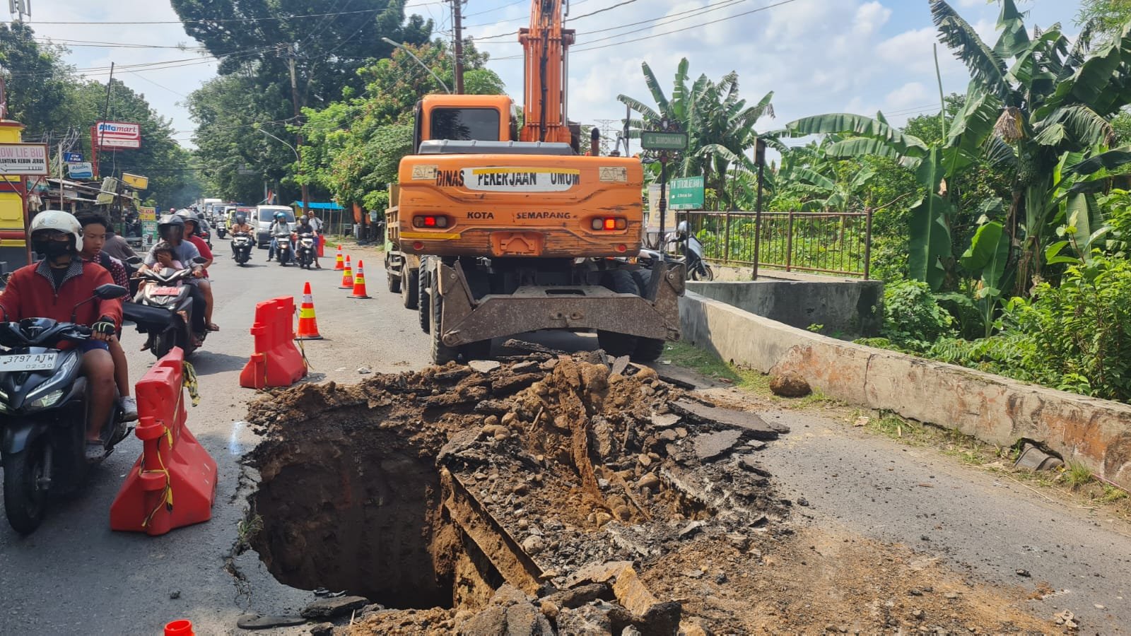 Perbaikan jalan yang rusak di wilayah Semarang Barat hinga Ngaliyan, baru-baru ini