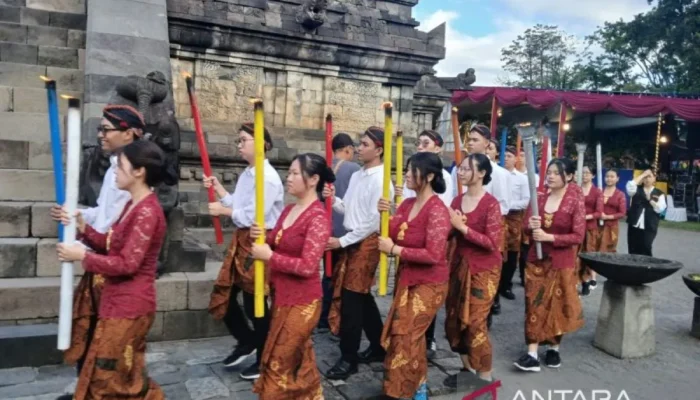 Api Dharma Waisak Diinapkan di Candi Mendut Magelang