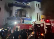 Gedung Metro Sport Semarang Terbakar, Damkar Evakuasi Korban Terjebak