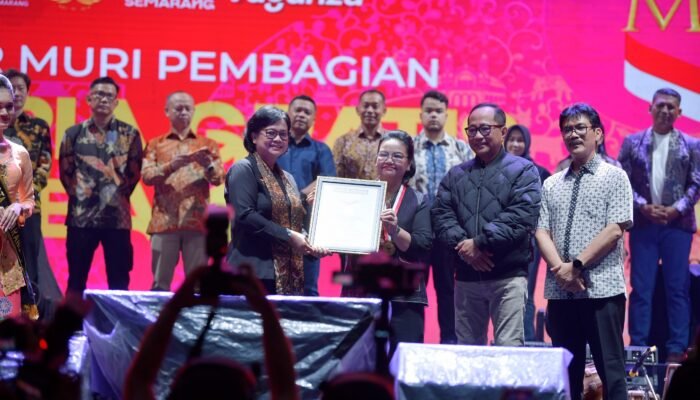 Bagikan 10.052 Lumpia Gratis di Hari Jadi ke-479, Pemkot Semarang Pecahkan Rekor Dunia MURI