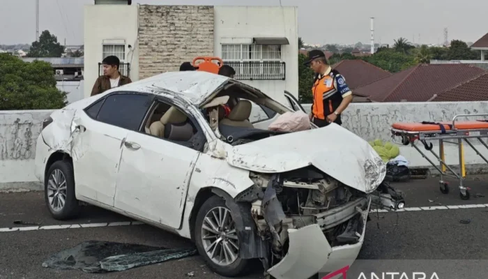 Hilang Kendali Diduga Picu Tabrakan Beruntut di Tol Becakayu, Delapan Orang Terluka