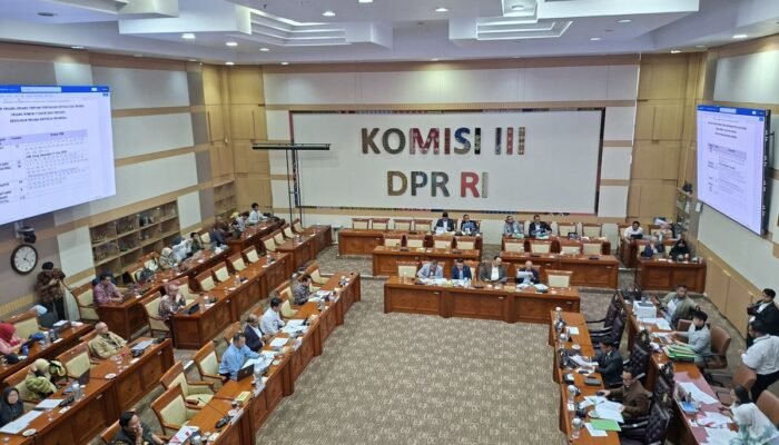 Mendadak, Pemerintah-DPR Ubah Aturan Pensiun Kapolri Bukan Lagi Sampai 61 Tahun