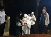 Insiden Latsarmil : Jenazah Novia Dimakamkan Malam Hari