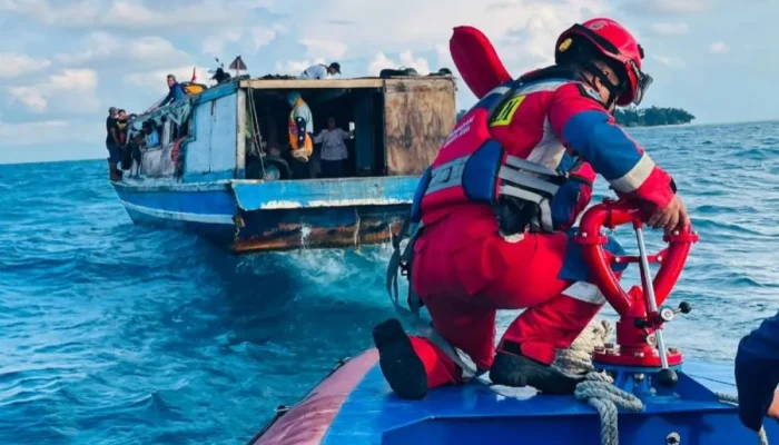 26 Penumpang Kapal Dievakuasi ke Pulau Panggang Usai Kena Cuaca Buruk
