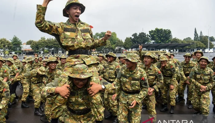 TNI Beri Hukuman Push Up ke Manajer KMP yang Tak Disiplin Saat Latsarmil